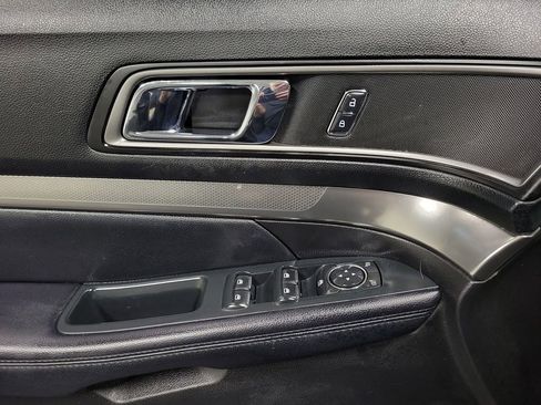Used 2018 Ford Explorer XLT image 20