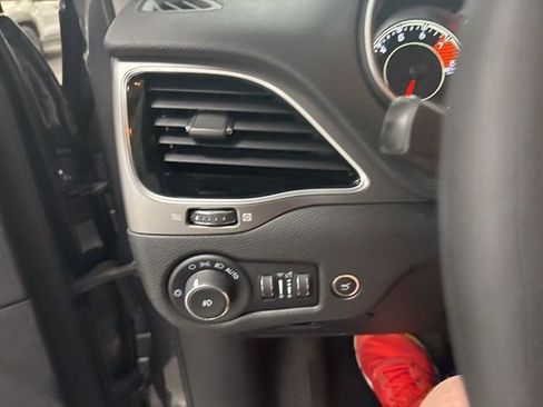 Used 2022 Jeep Cherokee Limited AWD/4WD image 27