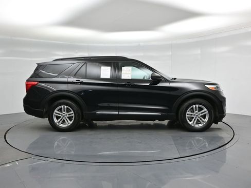 Certified 2022 Ford Explorer XLT image 28