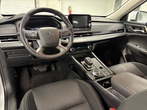 Used 2022 Mitsubishi Outlander ES FWD image 25