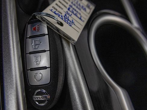 Used 2020 Nissan Pathfinder SV image 27