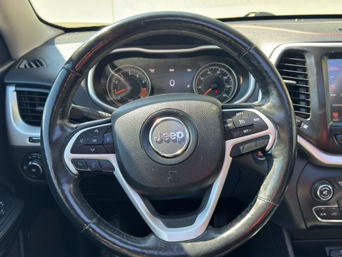 Used 2015 Jeep Cherokee Trailhawk w/ Comfort/Convenience Group AWD/4WD image 18