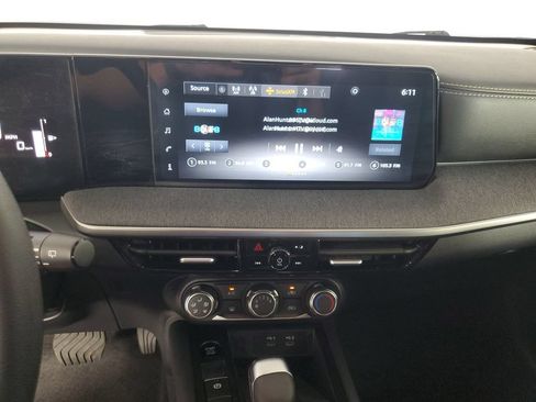 Used 2025 Nissan Kicks SV FWD image 16
