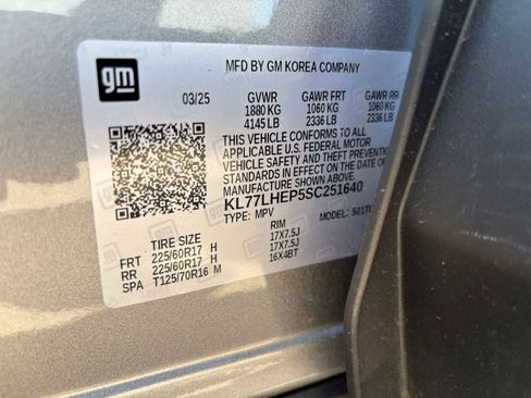 Used 2025 Chevrolet Trax LT FWD image 18