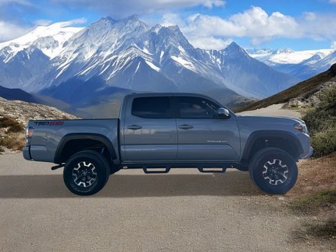 Used 2020 Toyota Tacoma TRD Off-Road w/ Technology Package image 6
