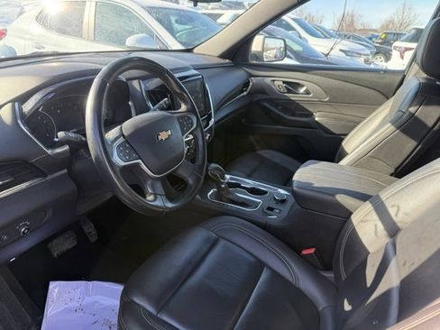 Used 2023 Chevrolet Traverse LT image 8