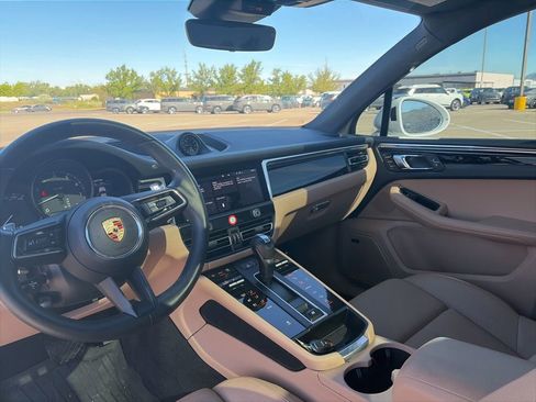 Used 2025 Porsche Macan AWD/4WD image 12