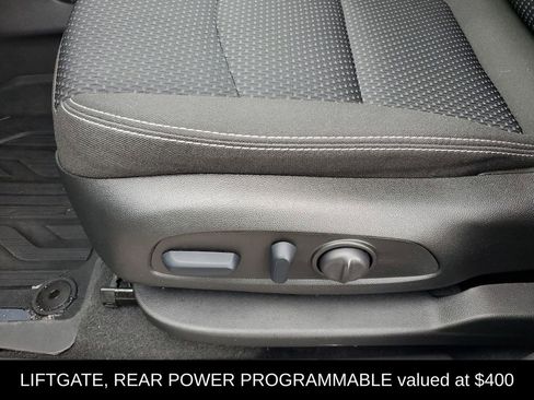 Used 2024 GMC Terrain SLE w/ Driver Convenience Package image 7