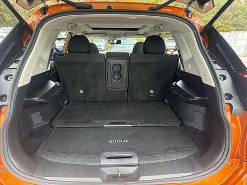 Used 2017 Nissan Rogue SV image 9