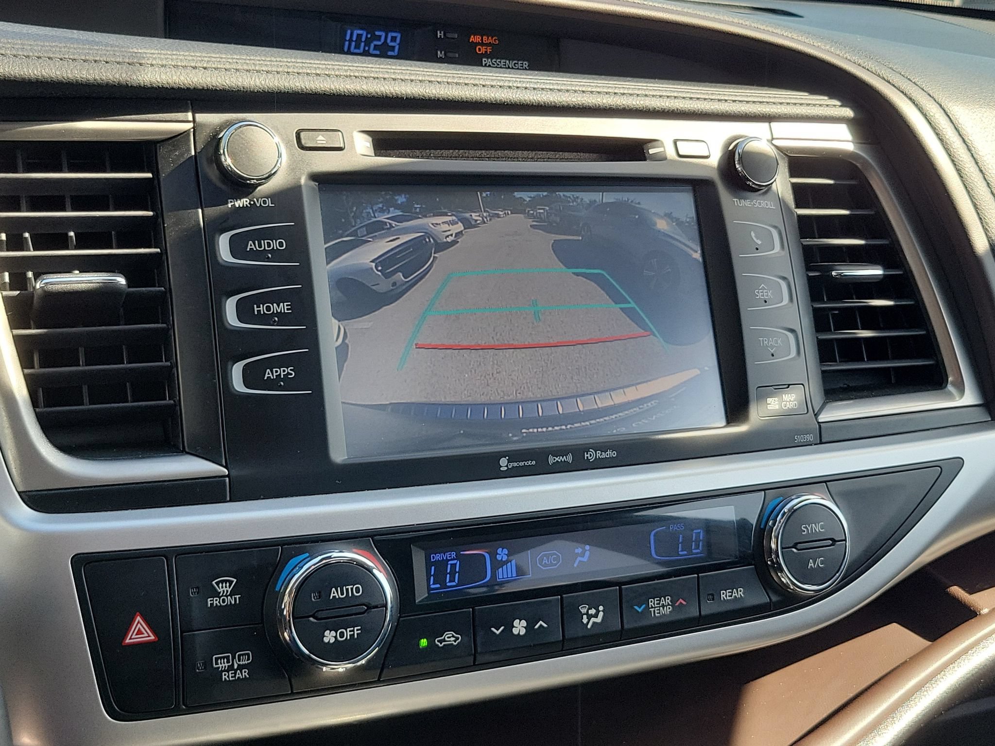 Used 2019 Toyota Highlander XLE AWD/4WD image 29
