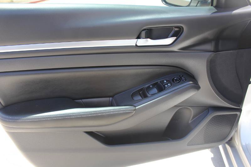 Used 2022 Nissan Altima 2.5 SV FWD image 10