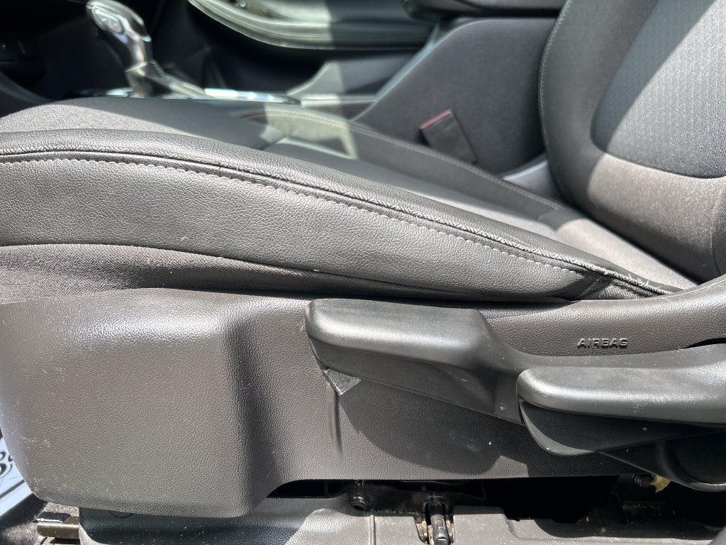 Used 2022 Buick Encore GX Preferred w/ Sport Touring Package FWD image 18