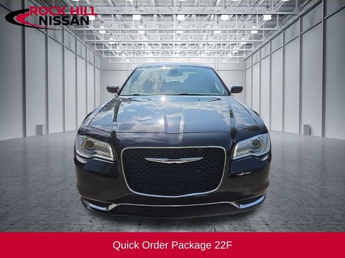 Used 2015 Chrysler 300 Limited RWD image 2