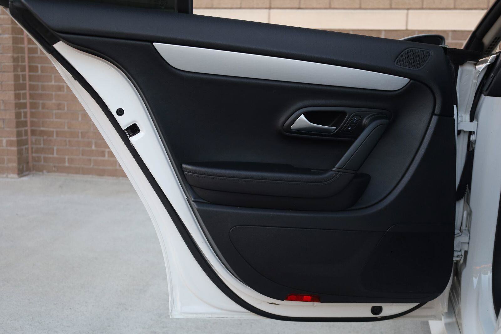 Used 2014 Volkswagen CC R-Line FWD image 20