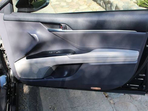 Used 2018 Toyota Camry XLE FWD image 18