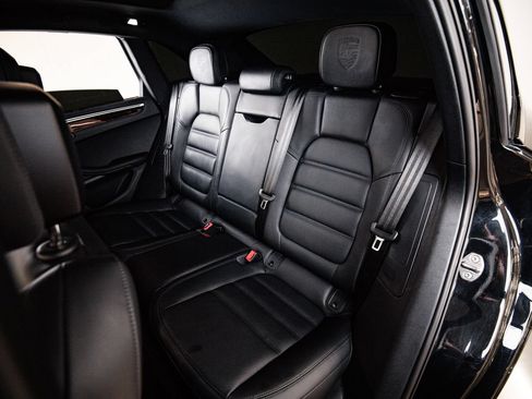 Used 2023 Porsche Macan S AWD/4WD image 24