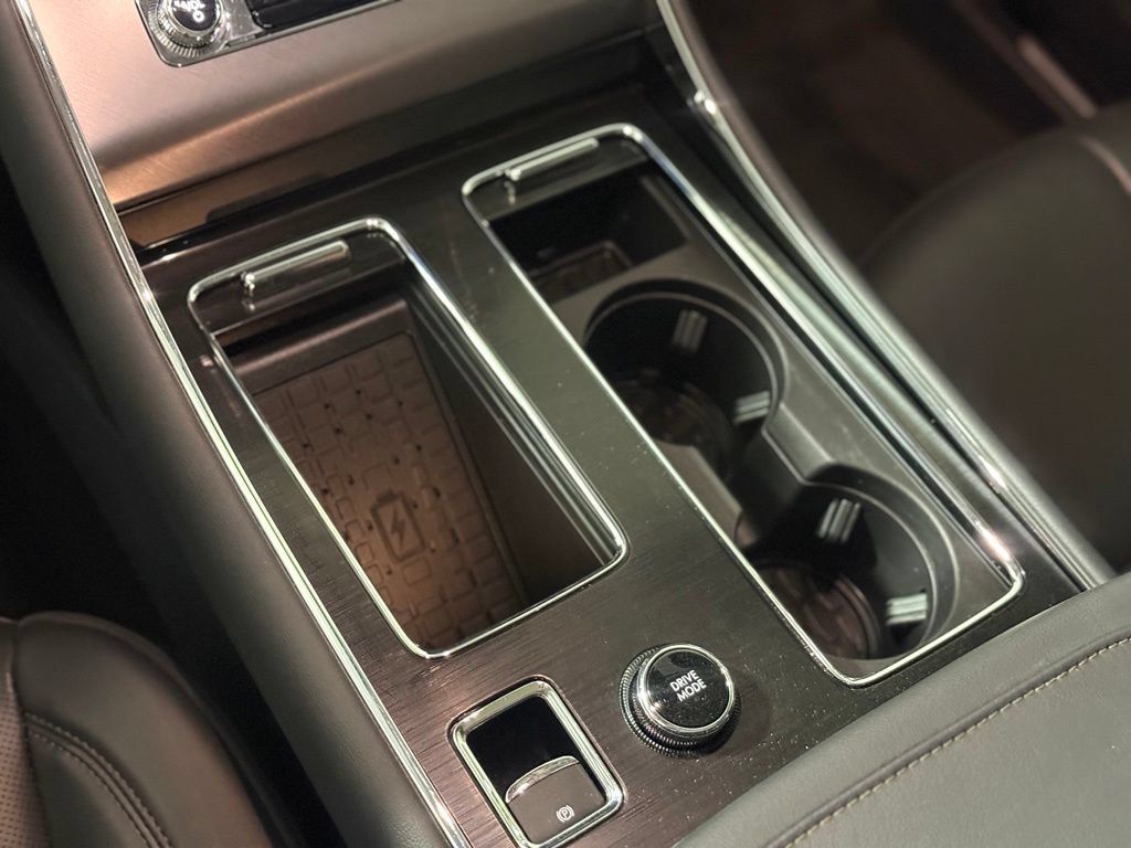 Used 2025 Lincoln Aviator AWD w/ Jet Appearance Package image 17