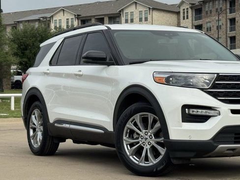 Used 2022 Ford Explorer XLT w/ Equipment Group 202A RWD image 3