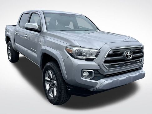 Used 2017 Toyota Tacoma Limited image 8