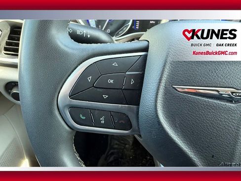Used 2023 Chrysler Voyager LX FWD image 18