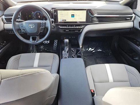 Used 2025 Toyota Camry SE image 18