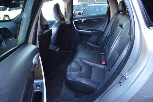 Used 2015 Volvo XC60 T5 Premier w/ Proximity Package FWD image 48