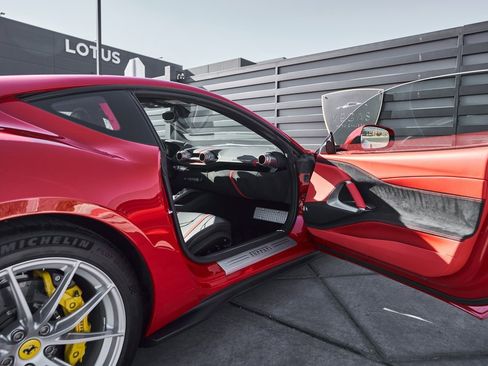 Used 2018 Ferrari 812 Superfast image 31