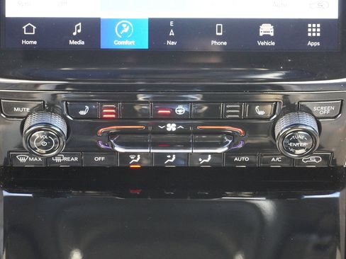 Used 2023 Jeep Grand Cherokee Limited image 31