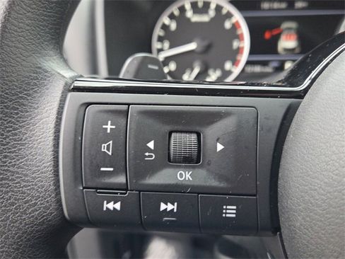 Used 2023 Nissan Rogue SV image 24