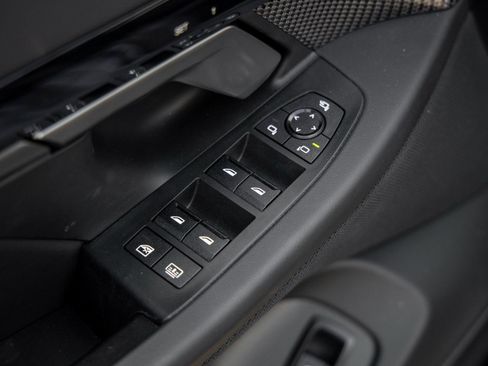 Used 2025 BMW M5 w/ Carbon Package image 22