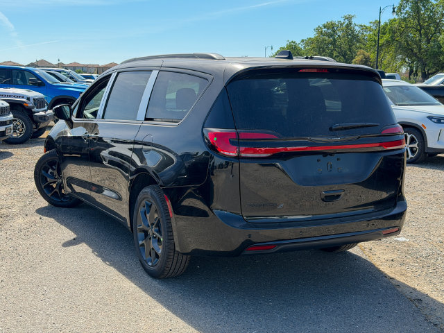 New 2026 Chrysler Pacifica Select AWD/4WD image 9