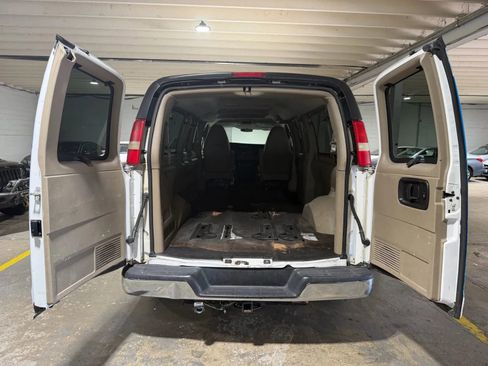 Used 2010 GMC Savana 3500 LT w/ LT Preferred Equipment Group RWD image 7