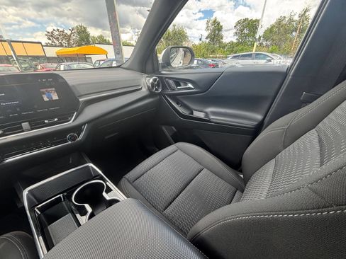 Used 2025 Chevrolet Equinox LT FWD image 32