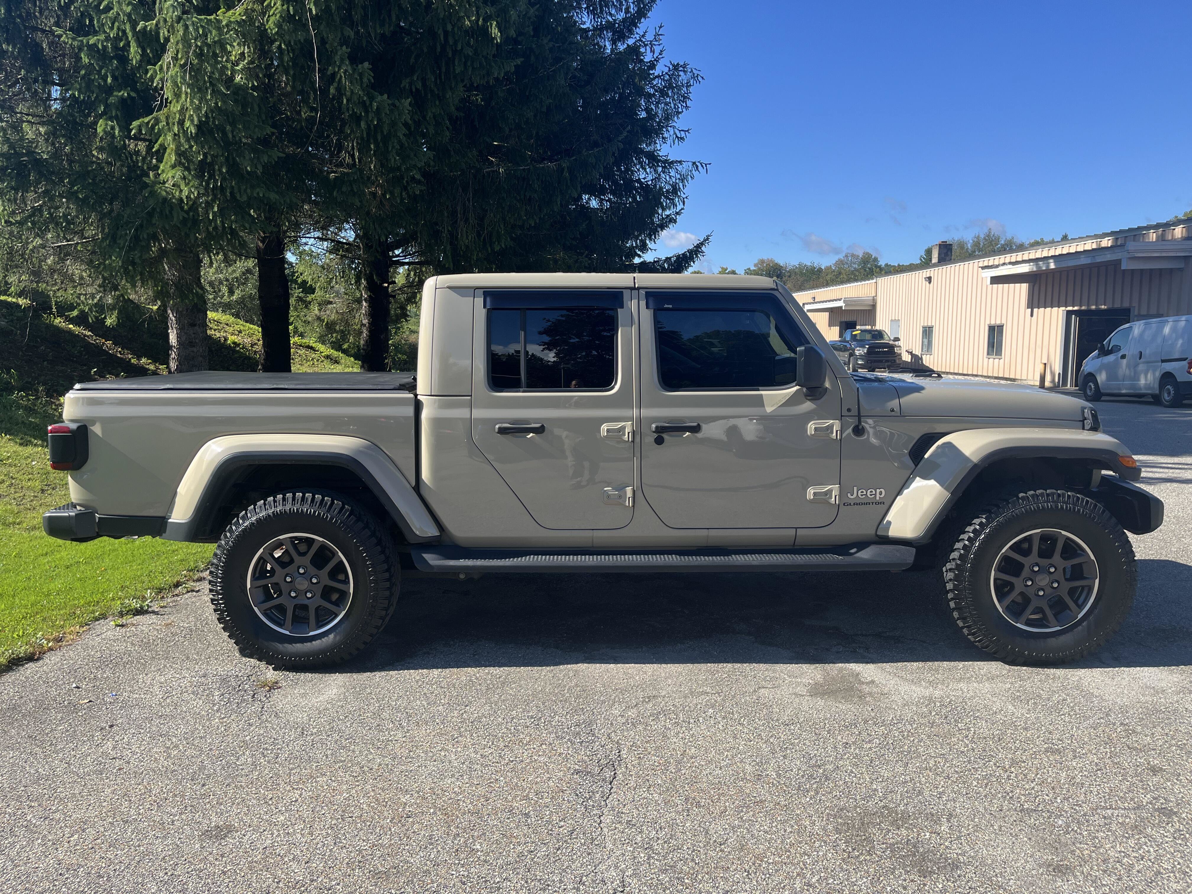 Certified 2022 Jeep Gladiator Overland w/ Popular Equipment Package AWD/4WD image 4