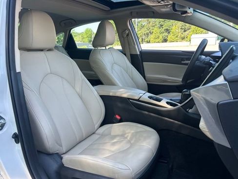 Used 2021 Toyota Avalon XLE w/ Moonroof Package FWD image 25
