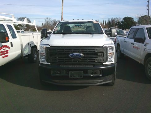 Used 2026 Ford F550 4x4 Regular Cab Super Duty w/ Snow Plow Prep Package image 2