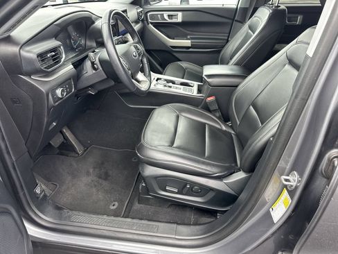 Used 2022 Ford Explorer XLT w/ Equipment Group 202A RWD image 9