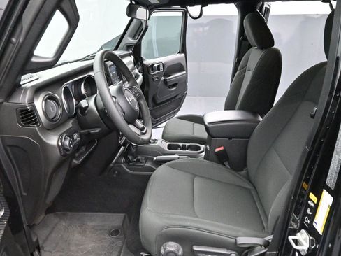 Used 2023 Jeep Gladiator Sport image 12