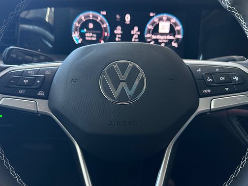 New 2026 Volkswagen Tiguan SE FWD image 21