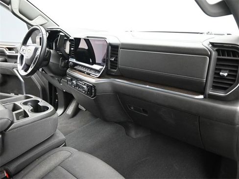 Used 2024 Chevrolet Silverado 2500 LT image 24