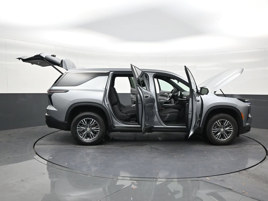 Used 2024 Chevrolet Traverse LS FWD image 28