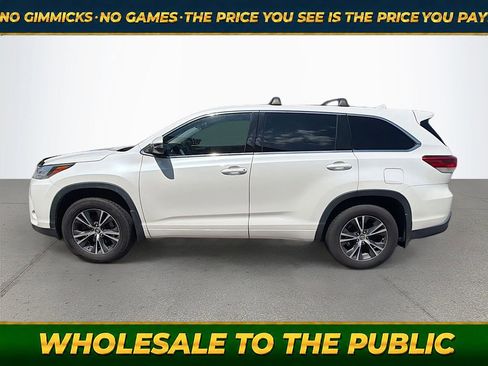 Used 2018 Toyota Highlander Plus AWD/4WD image 7