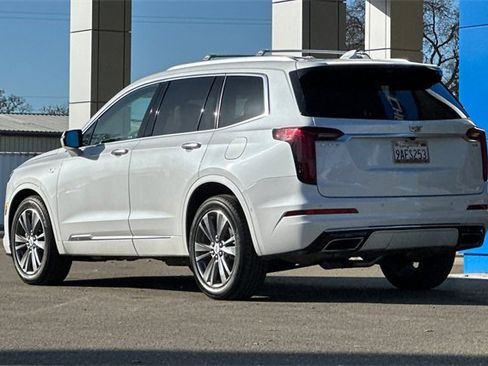 Used 2022 Cadillac XT6 Premium Luxury w/ Technology Package image 7