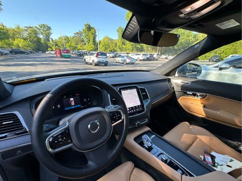 Certified 2024 Volvo XC90 B6 Ultimate w/ Lounge Package image 28