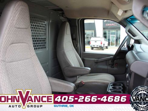 Used 2017 GMC Savana 2500 image 15