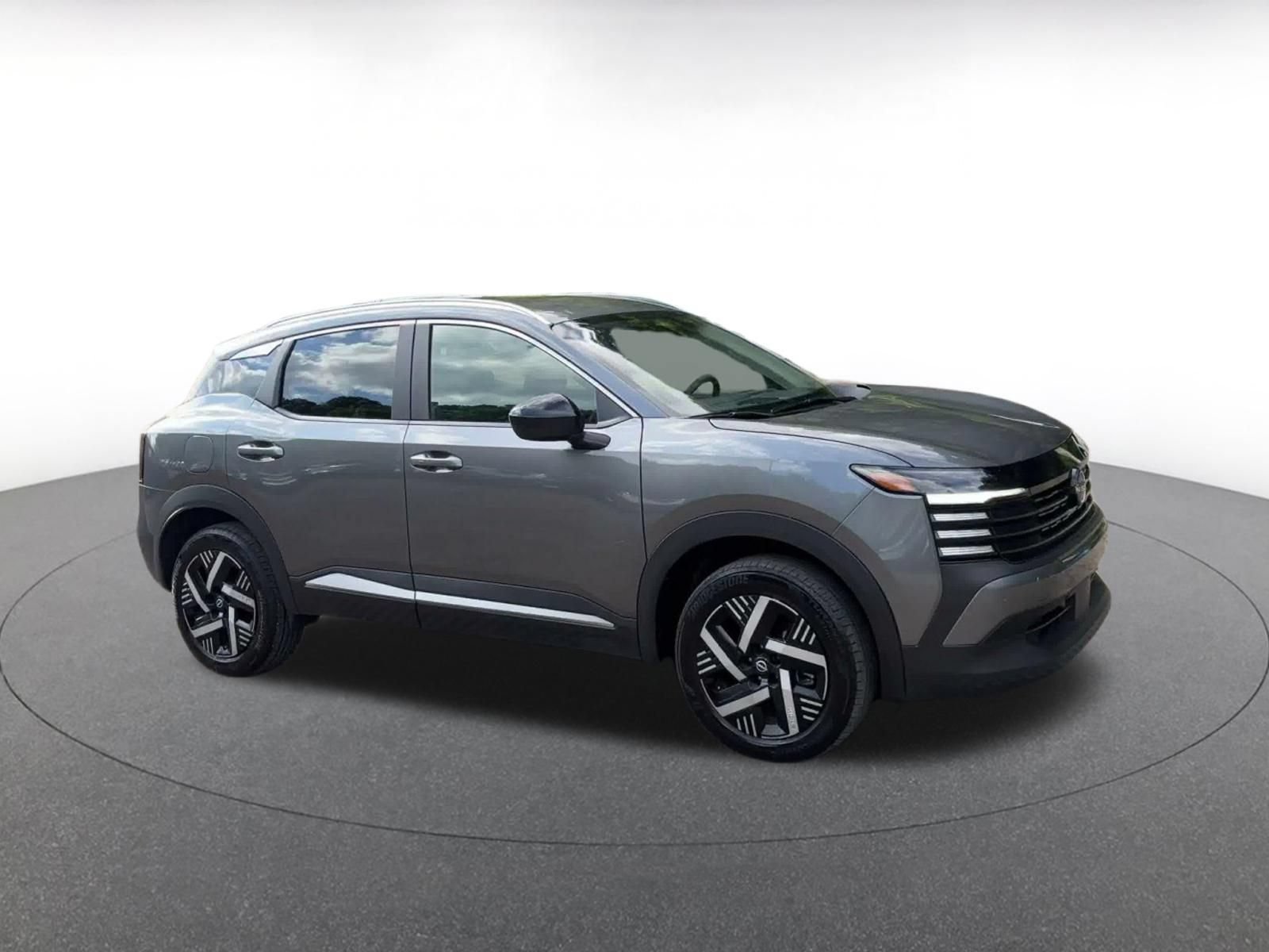 Used 2026 Nissan Kicks SV w/ Cold Weather Package FWD image 2
