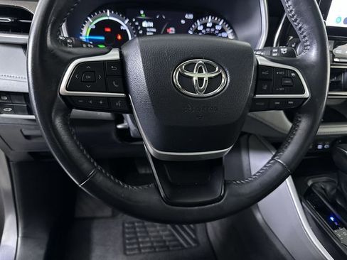 Used 2023 Toyota Highlander XLE AWD/4WD image 11