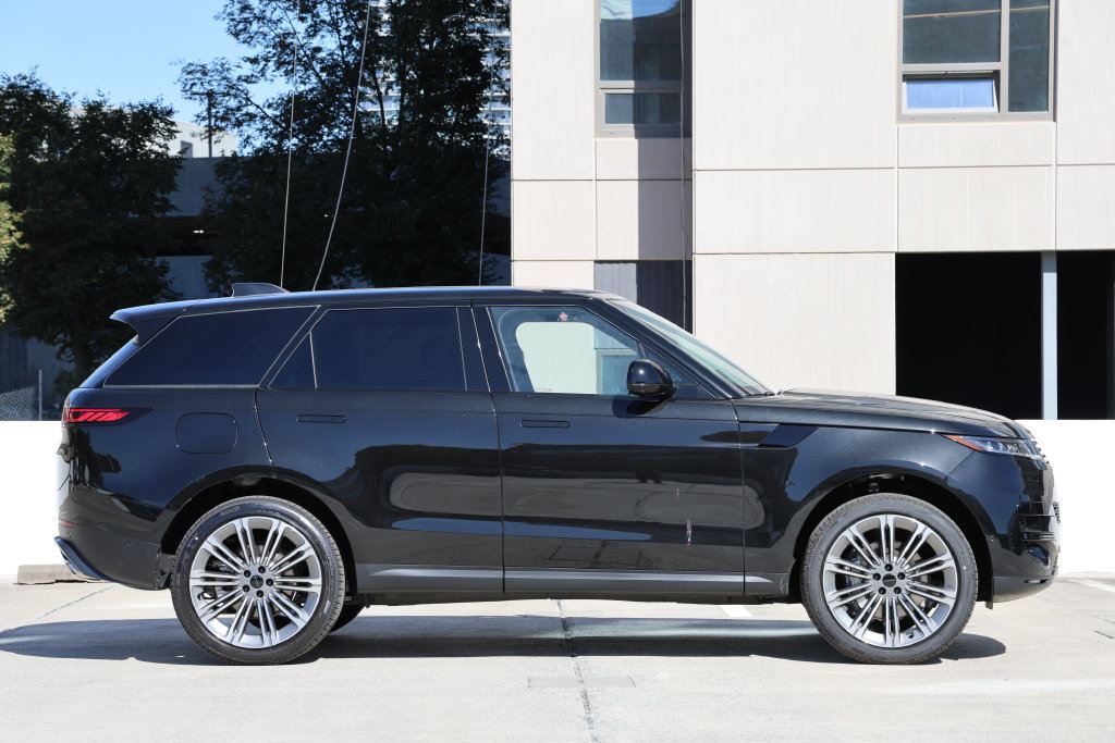 New 2027 Land Rover Range Rover Sport SE AWD/4WD image 7