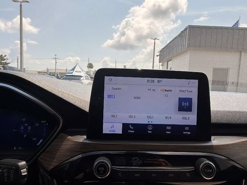 Used 2020 Ford Escape Titanium FWD image 23