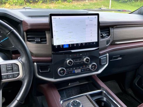 Used 2022 Ford Expedition Limited AWD/4WD image 6
